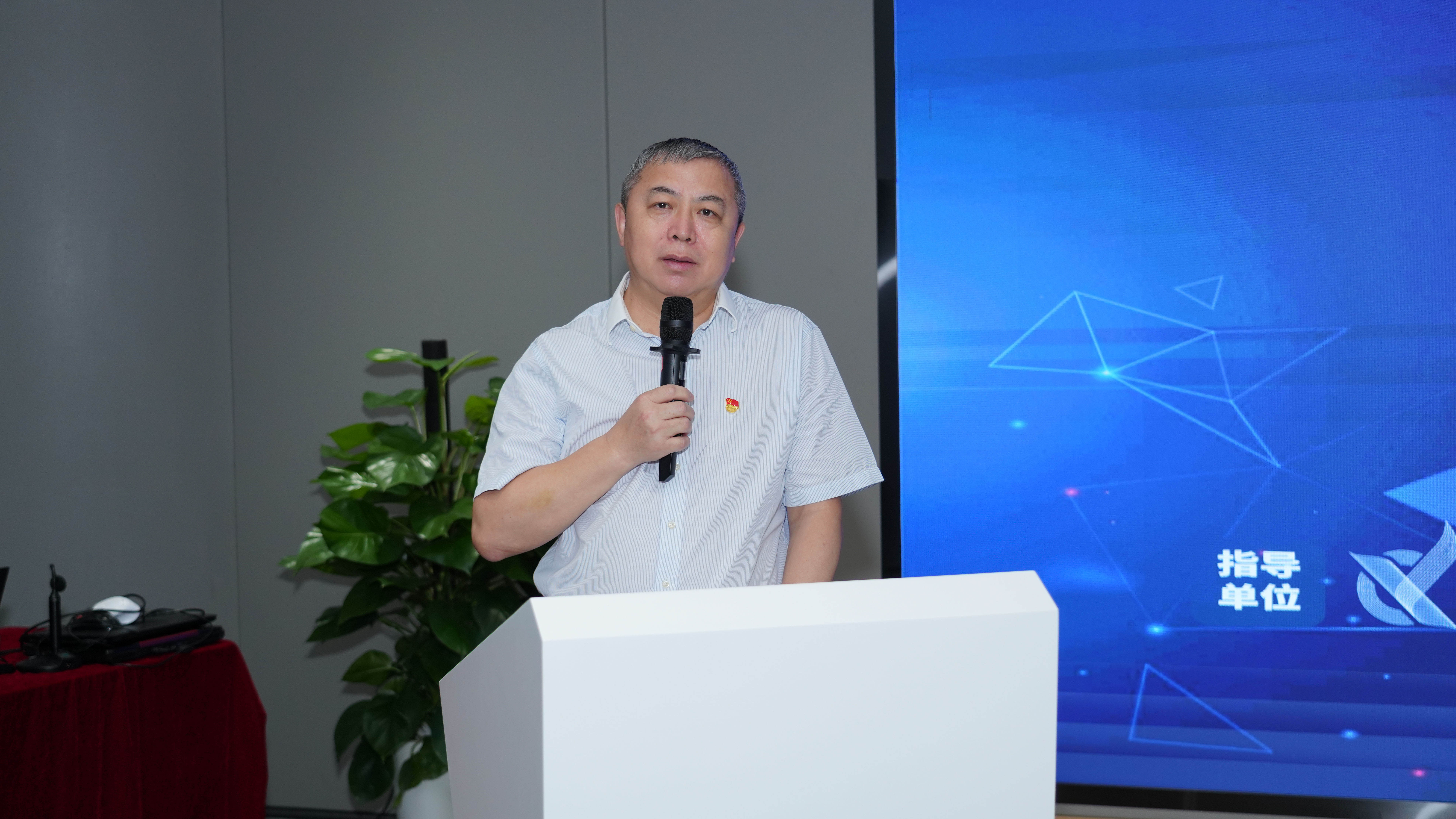 ShowMeBug CEO李亚飞受邀参加深圳青年创新创业系列沙龙电子信息专场